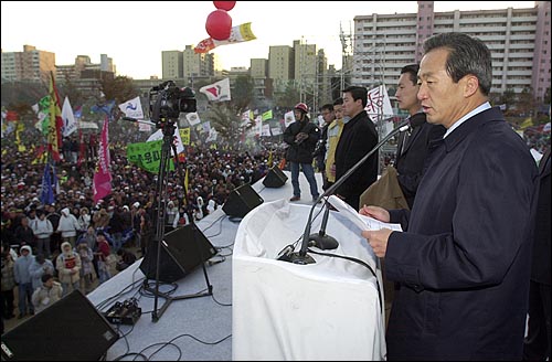 연설하고 있는 정몽준 후보 